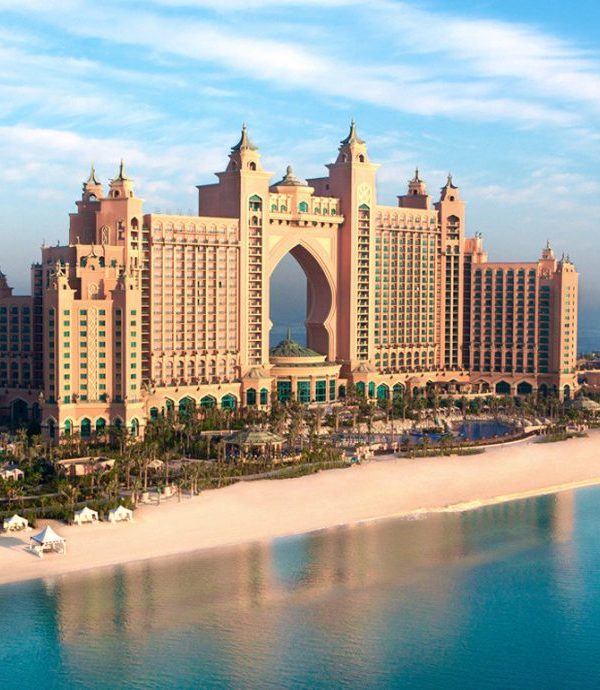 Atlantis The Palm hotel with beach and ocean view